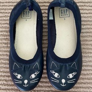 Girls Gap flats with cat detail - worn once!